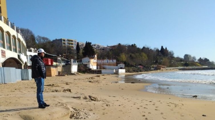 Морски бури "изядоха" Южния плаж в Несебър