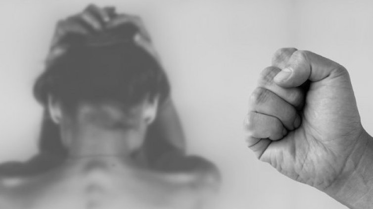 Изолация с насилник! Бой и тормоз, а МВР не знае колко са жертвите