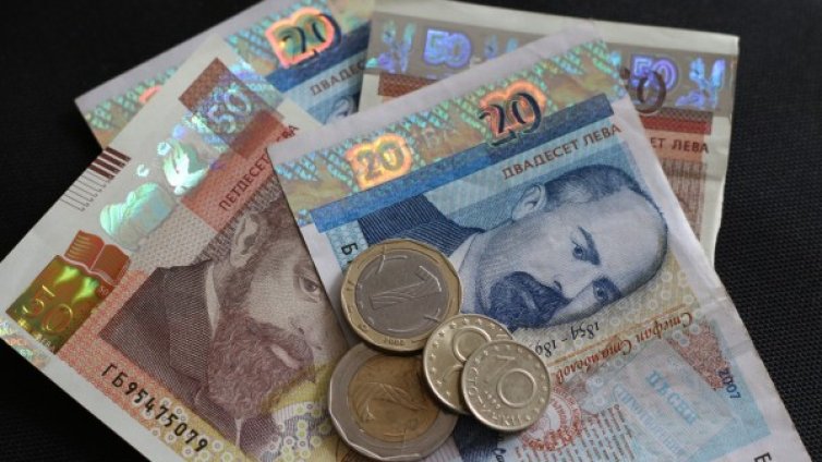 Безлихвени ли са "безлихвените" заеми за самоосигуряващите се?