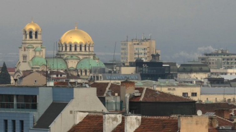 Имотният пазар функционира, но на забавен каданс 