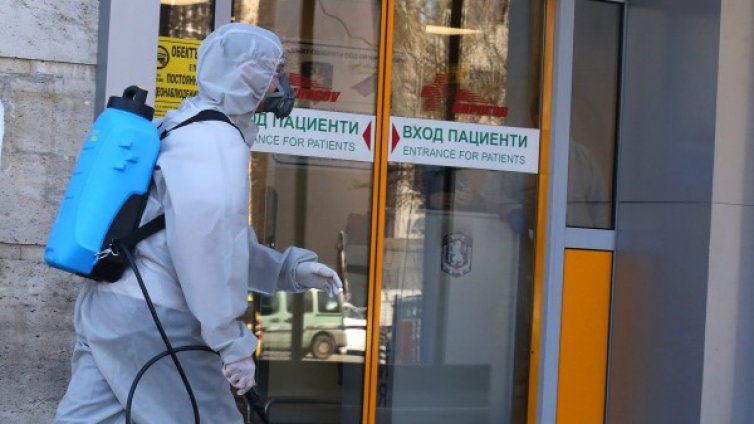 Офталмолози в помощ на медицински лица под карантина