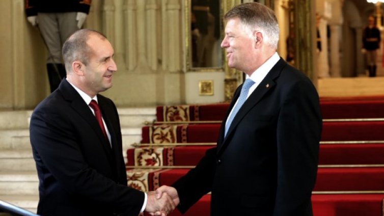 Румен Радев и Клаус Йоханис обсъдиха доставки на храни и суровини