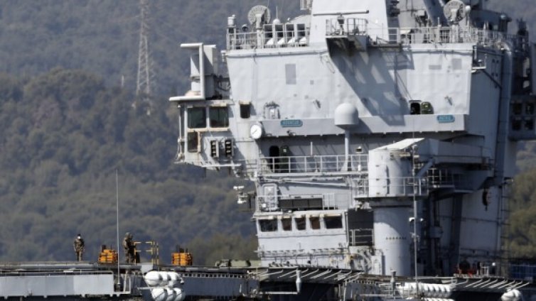 1046 са болните на самолетоносач "Шарл де Гол"