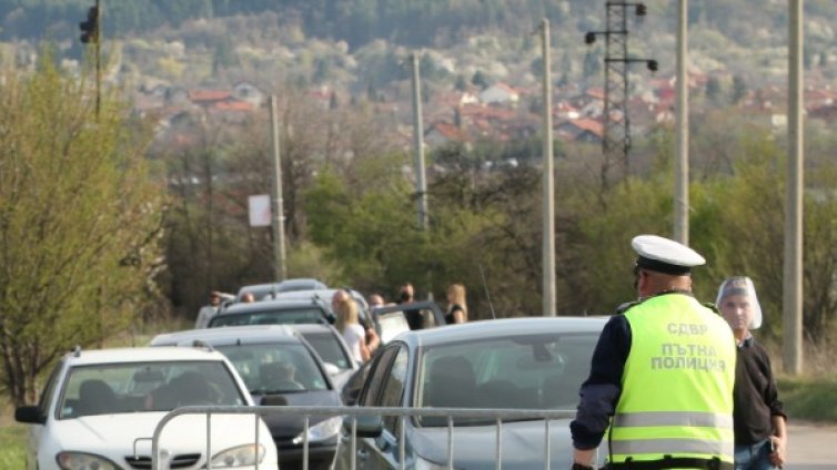 Задържаха двама, пробвали да влязат в София без проверка
