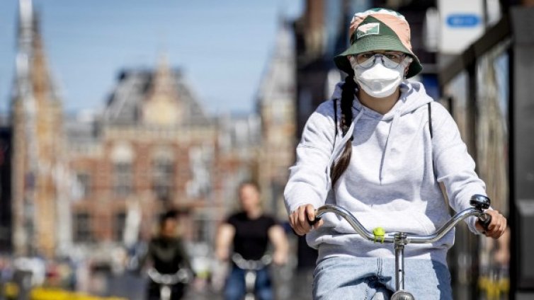 Нидерландия забранява големите събития до септември 