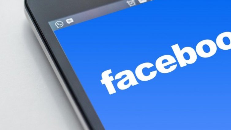 Facebook и най-богатия човек в Индия със сделка за $5,7 млрд. 