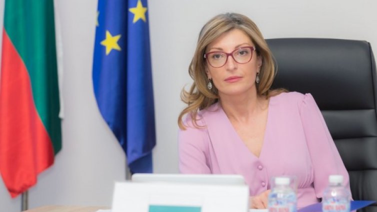 Захариева: Няма да възстановим нормалния живот през лятото