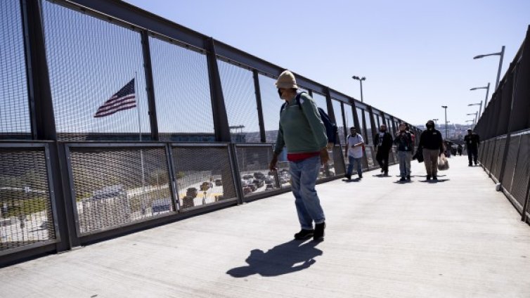 В САЩ прогнозират до 110 000 починали от коронавируса до 23 май