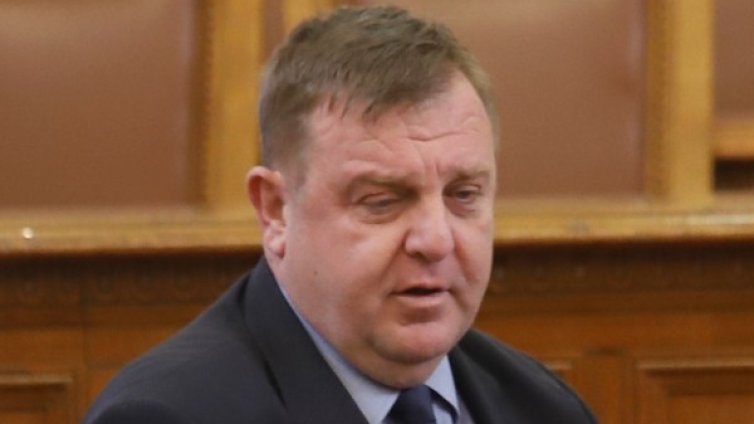 Каракачанов: Не можеш да държиш семейство с малки деца затворено месеци наред