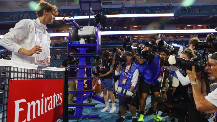 И Синер със &bdquo;Слънчев дубъл&ldquo;, победи в Маями 