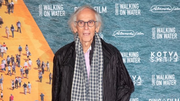 Кристо ще опакова Триумфалната арка в Париж през 2021 г.