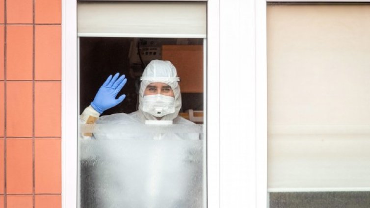 Заразяването на лекари с коронавирус няма как да се избегне