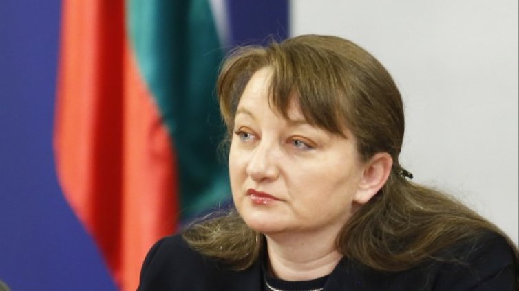 Деница Сачева: Еднократна помощ и за родителите на деца до 14 г. 