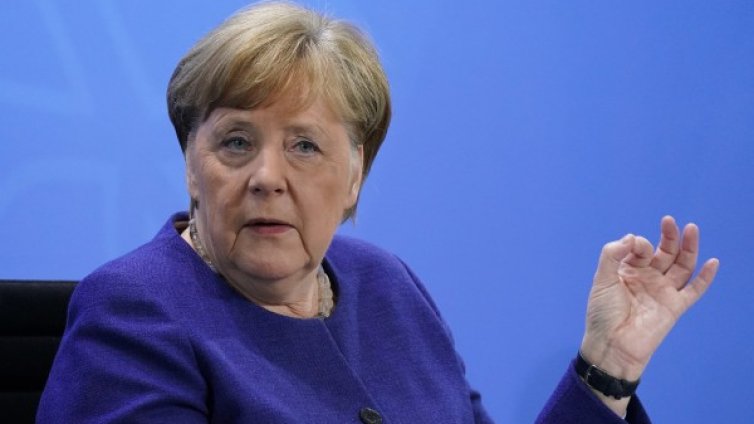 Меркел призна, липсват 8 млрд. евро за разработването на ваксина 