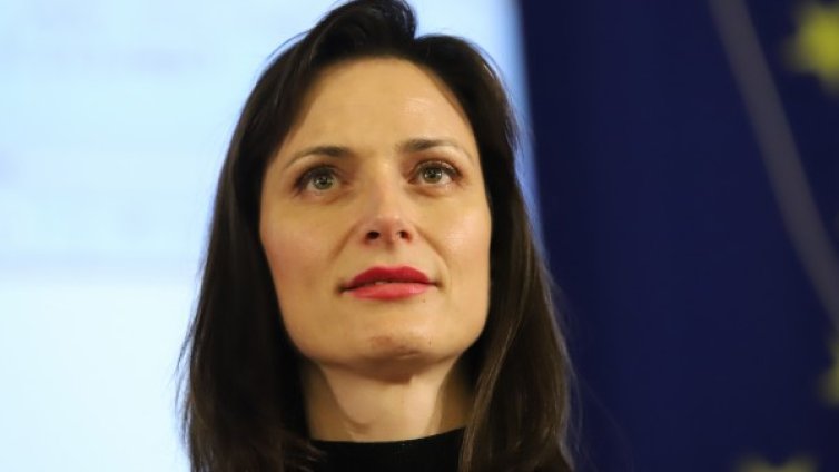 Мария Габриел убедена, че ще има ваксина до края на 2020 г.