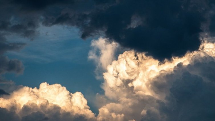 Времето днес: Валежи от дъжд и значителна облачност 