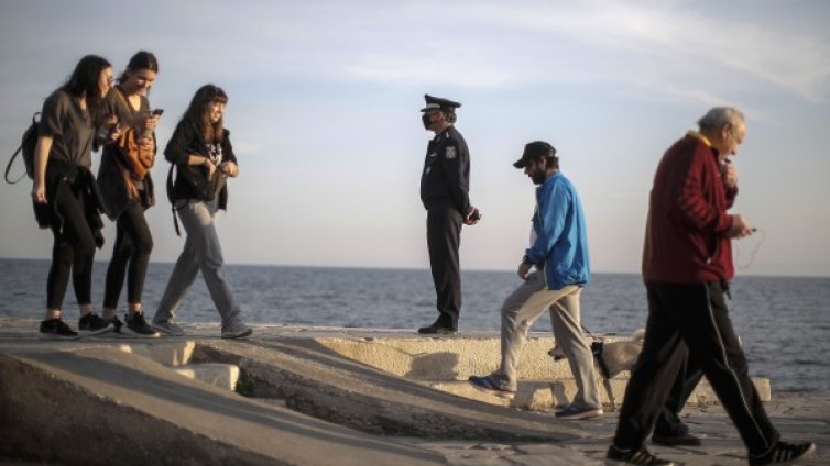 Ще влизаме ли в Гърция със здравен паспорт?