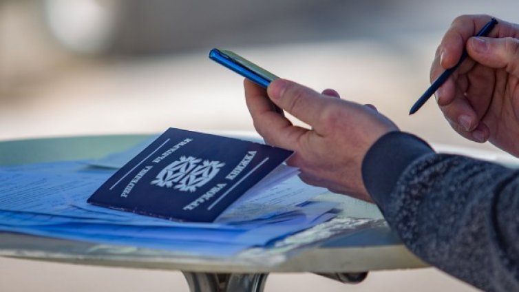 142 000 души ще запазят работните си места по схемата "60/40"