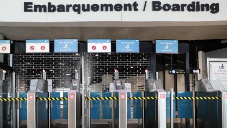 Блокираните в Париж българи отлетяха обратно за родината