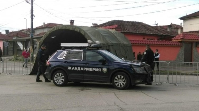 Блокадата на ромския квартал в Ямбол продължава 