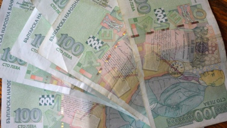 Бизнесът в кризата: Най-трудно му е да осигури пари за заплати