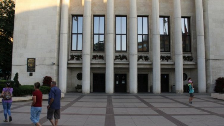 Разглеждат мярката на шофьора участвал в гонка с полицията 