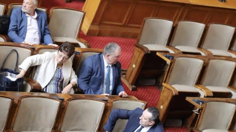 НС заседава извънредно днес заради епидемична обстановка