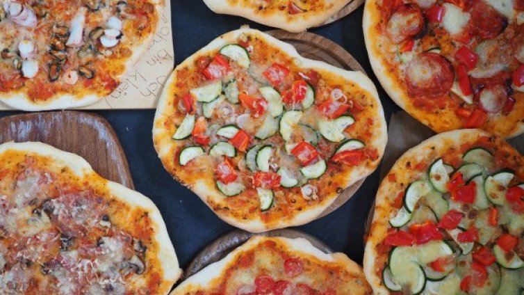 Защо пицата е перфектната храна за двойките?