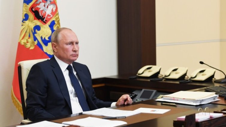 В пика на коронавируса Путин връща на работа милиони хора 