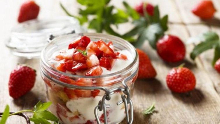 Рецептата Dnes: Маскарпоне с ягоди, по съвети на Пинк 