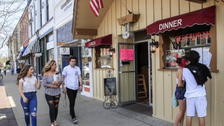 Коронавирусът е взел 1680 жертви за денонощие в САЩ