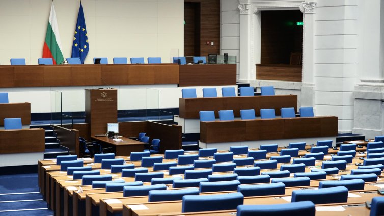 Промените в удължителния закон за бюджета влизат в НС