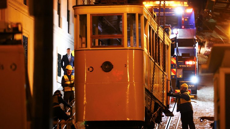 Поне осем чужденци са загинали при инцидента с фуникуляра в Лисабон