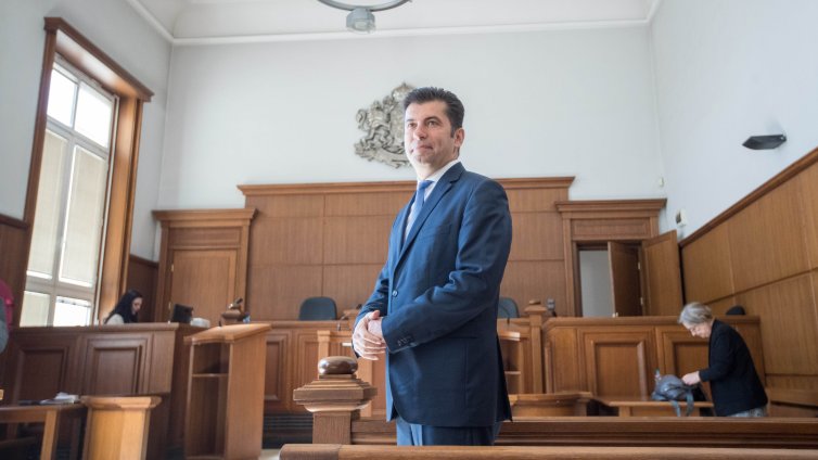 В кадър: Съпредседателят на ПП Кирил Петков се яви в Софийския градски съд