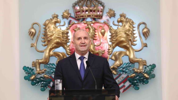 Радев запази институционалния акаунт на Фейсбук страницата си като президент