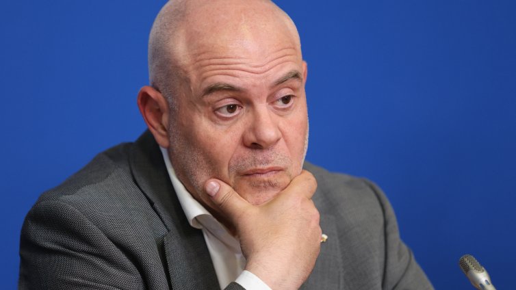 Гешев осъди прокуратурата да му плати 130 хиляди евро