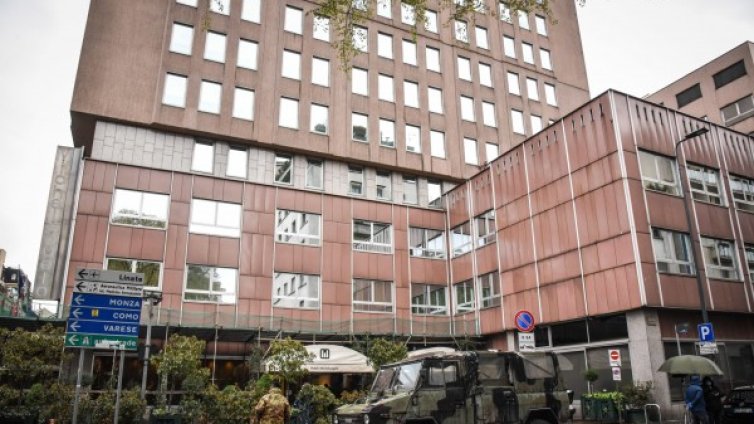 Зад стените на "Хотел COVID" в Милано, който все още приема гости