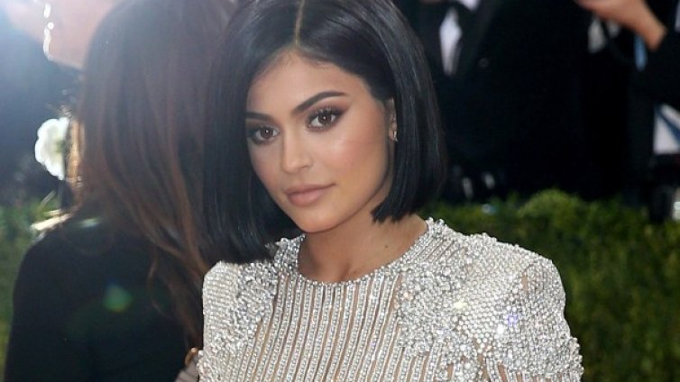 На мода: Големи ластици