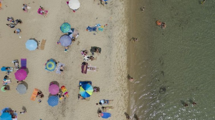 Рекордни горещини в Гърция, в Атина 37 градуса на сянка