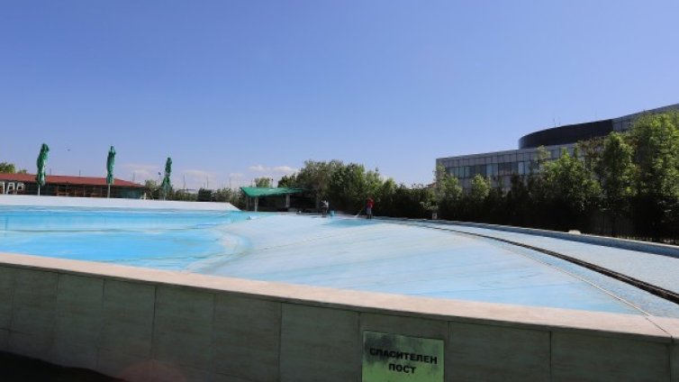  Готовили са плувните басейни за летния сезон? 