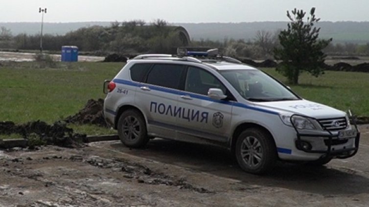 Арестуваха пиян, плашил мъже с незаконен пистолет