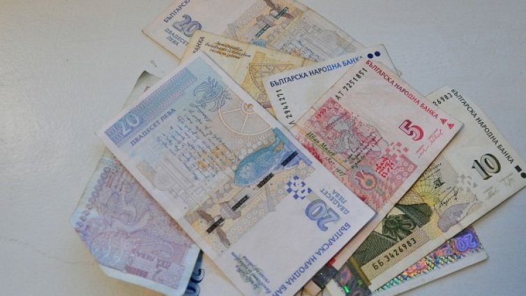 Ученички от Попово намериха плик с пари и го предадоха