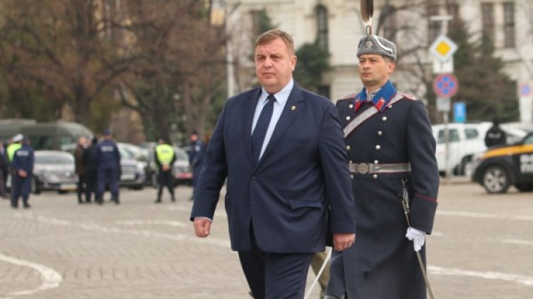 Каракачанов: Кризата няма да се отрази на бюджета на БА
