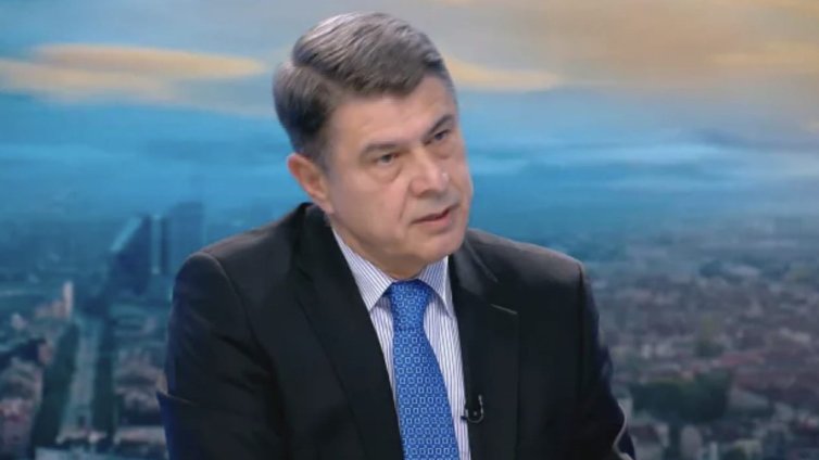 Димо Гяуров за протестите: Черен лебед прелита, кабинетът е в опасност