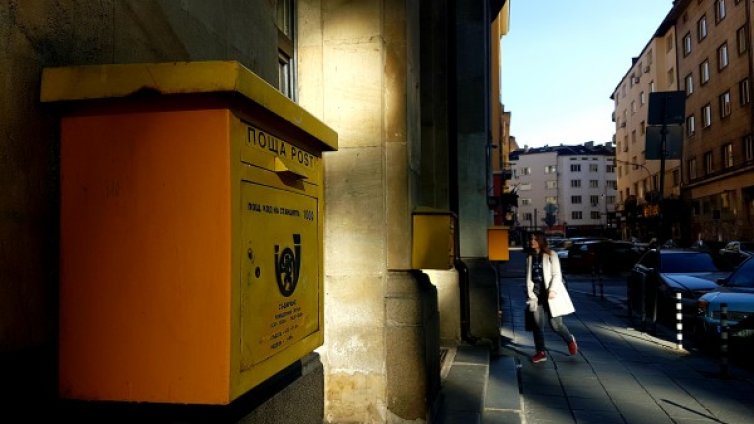 Измама с фалшиви имейли и игри от името на "Български пощи"