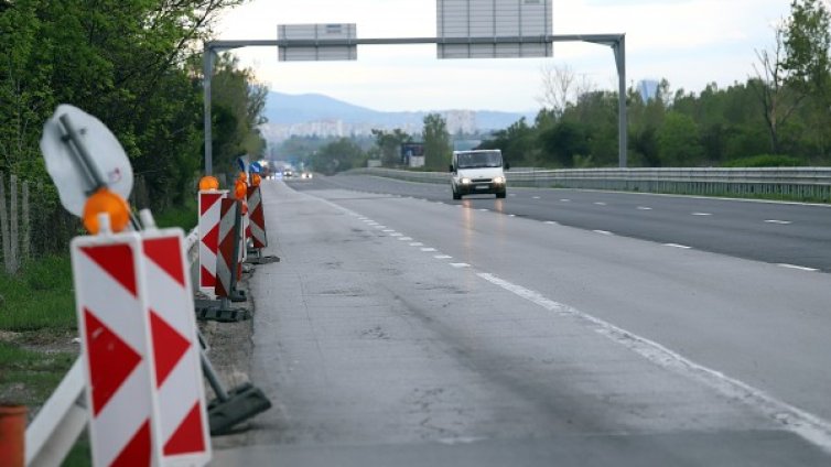 Задържаха пиян тираджия с 2,43 промила на "Тракия"