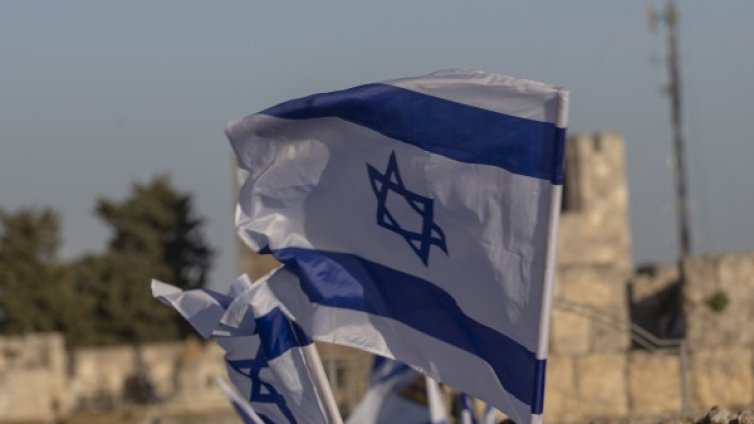 Израел отваря ресторанти и барове, но при строги мерки