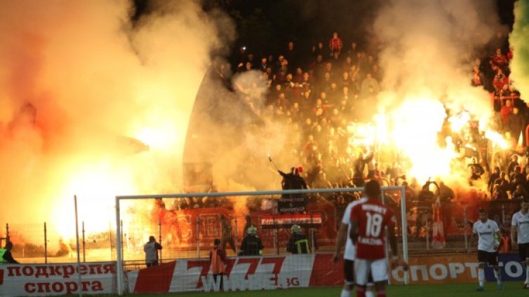 Какво си говориха феновете на ЦСКА с Цветомир Найденов?