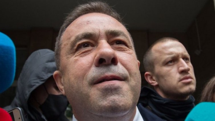 Резиворо няма да иска оставката на заместника си Живков