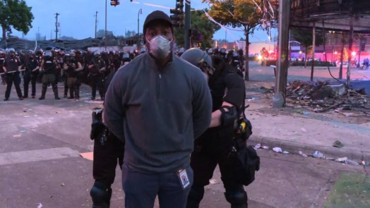 Арестуваха екип на CNN на протестите в Минесота